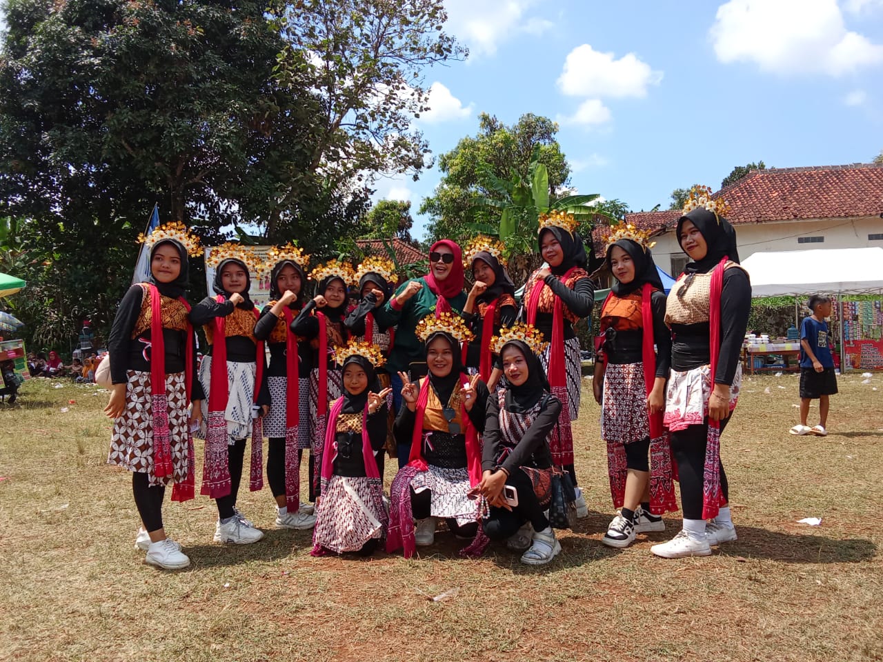 Tari Umbul Sumedang Berkembang, Desa Jatimekar Sabet Juara Festival